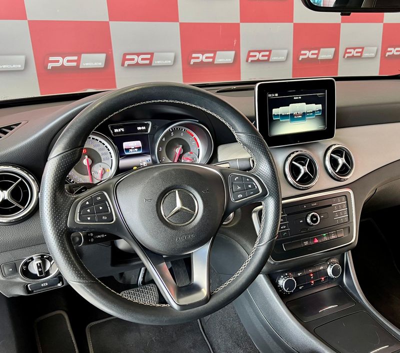 Mercedes-Benz GLA 200 Advance 1.6/ TB 16V 2017/2017 PC VEÍCULOS SANTA CRUZ DO SUL / Carros no Vale