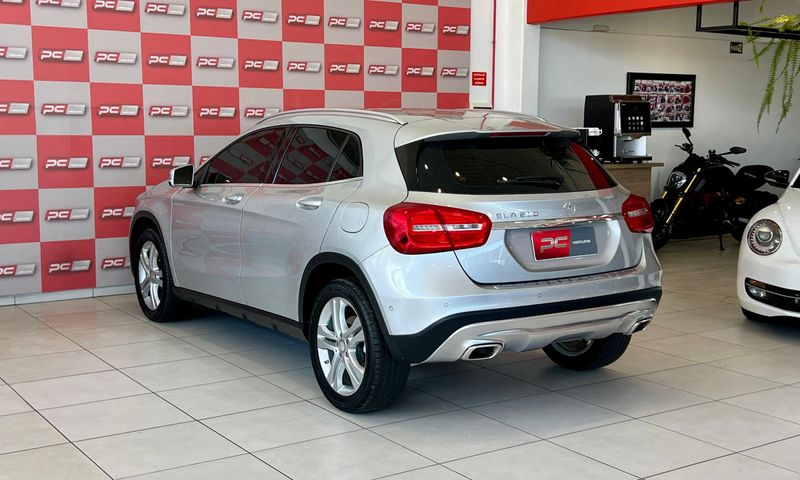 Mercedes-Benz GLA 200 Advance 1.6/ TB 16V 2017/2017 PC VEÍCULOS SANTA CRUZ DO SUL / Carros no Vale