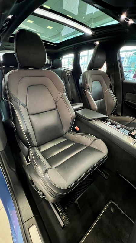 Volvo XC 60 T-8 HÍBRIDO R-DESIGN 2.0 2019/2020 PC VEÍCULOS SANTA CRUZ DO SUL / Carros no Vale