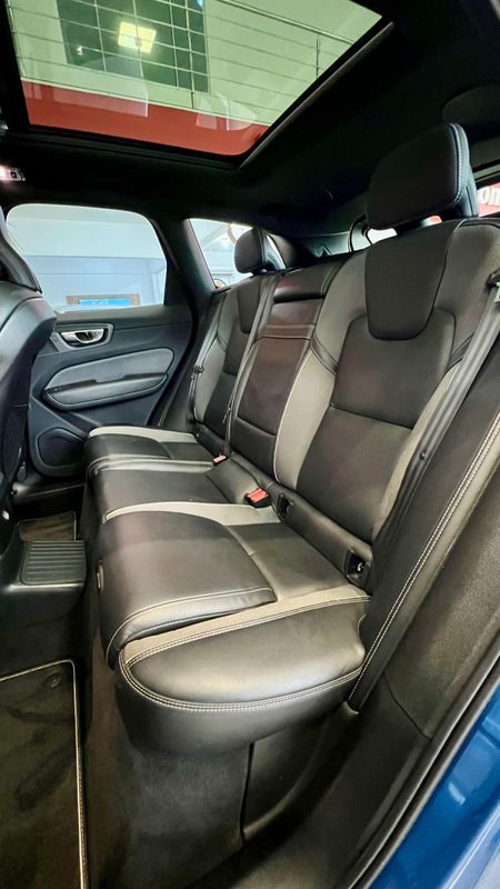 Volvo XC 60 T-8 HÍBRIDO R-DESIGN 2.0 2019/2020 PC VEÍCULOS SANTA CRUZ DO SUL / Carros no Vale