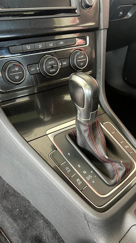 VOLKSWAGEN Golf GTi 2.0 TSI 220cv 2016/2016 PC VEÍCULOS SANTA CRUZ DO SUL / Carros no Vale