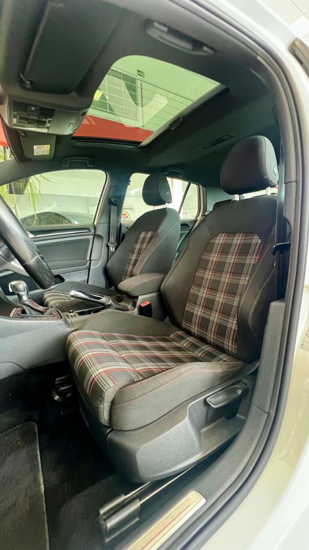 VOLKSWAGEN Golf GTi 2.0 TSI 220cv 2016/2016 PC VEÍCULOS SANTA CRUZ DO SUL / Carros no Vale