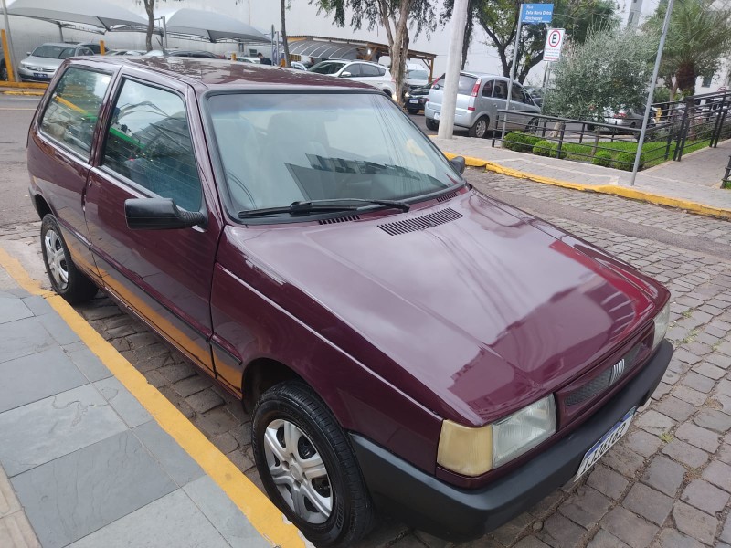 FIAT UNO MILLE EX 1.0 2000/2000 ALTERNATIVA VEÍCULOS LAJEADO / Carros no Vale