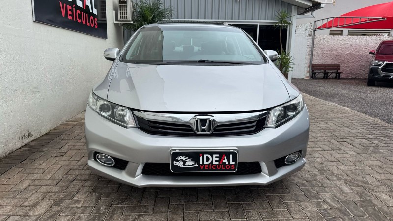 HONDA CIVIC SEDAN EXS /2013 IDEAL VEÍCULOS LAJEADO / Carros no Vale