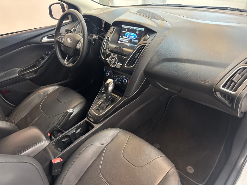 FORD FOCUS TITA/TITA PLUS 2.0 2016/2016 LUCAS AUTOMÓVEIS BOM RETIRO DO SUL / Carros no Vale