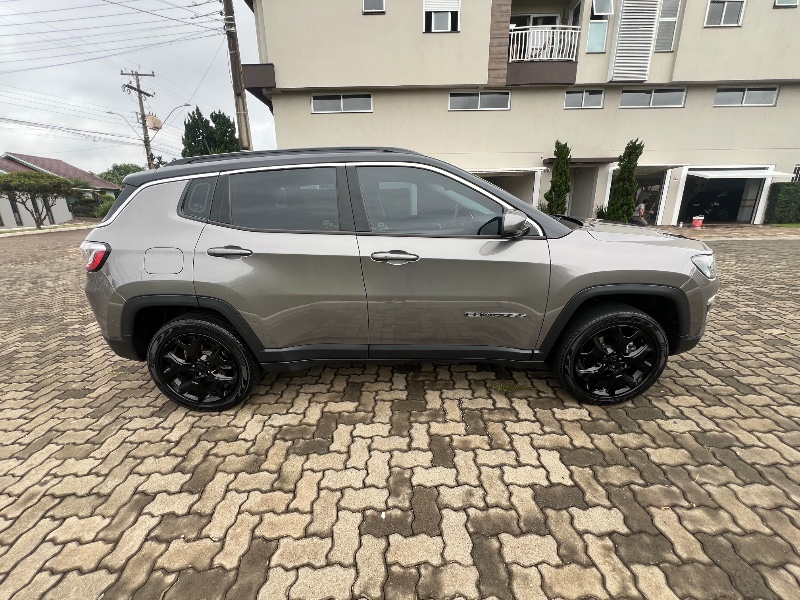 JEEP COMPASS 2.0 LONGITUDE 4X4 2021/2021 ELY AUTOMÓVEIS LAJEADO / Carros no Vale