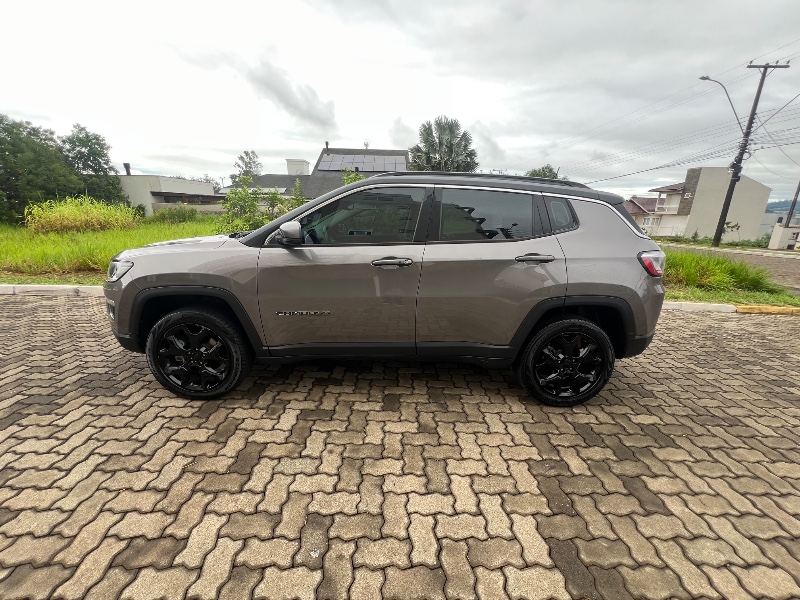 JEEP COMPASS 2.0 LONGITUDE 4X4 2021/2021 ELY AUTOMÓVEIS LAJEADO / Carros no Vale