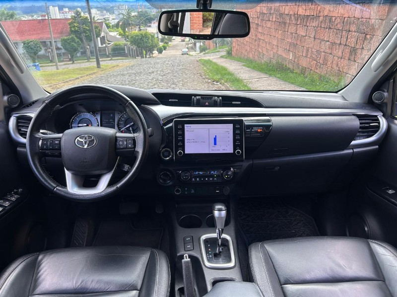 TOYOTA HILUX 2.8 D-4D TURBO DIESEL CD SRV 4X4 AUTOMÁTICO 2022/2022 LS MULTIMARCAS VENÂNCIO AIRES / Carros no Vale