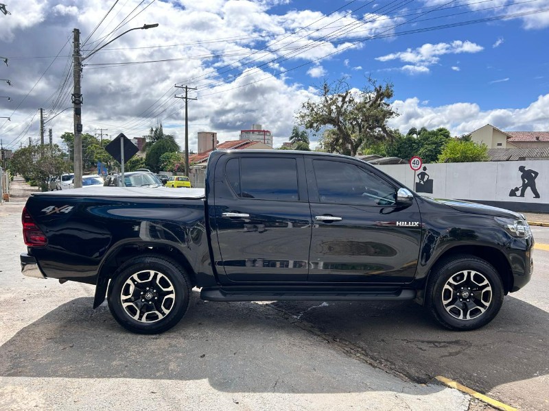TOYOTA HILUX 2.8 D-4D TURBO DIESEL CD SRV 4X4 AUTOMÁTICO 2022/2022 LS MULTIMARCAS VENÂNCIO AIRES / Carros no Vale