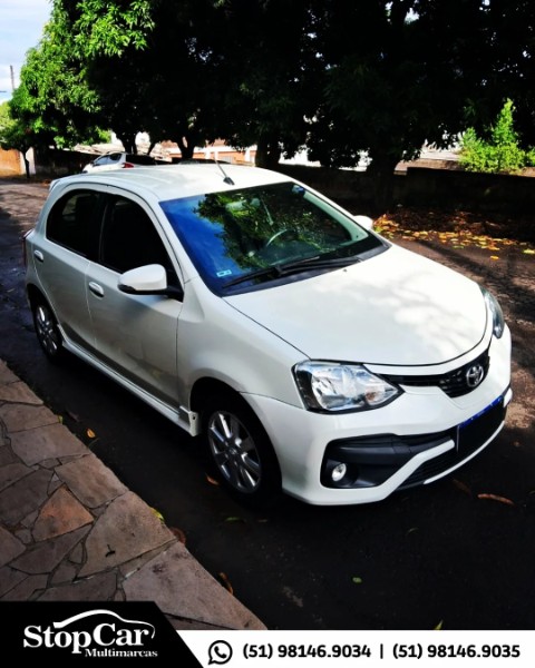 TOYOTA ETIOS 1.5 XLS HATCH 2018/2018 STOPCAR MULTIMARCAS ESTRELA / Carros no Vale