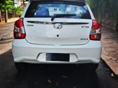 TOYOTA ETIOS 1.5 XLS HATCH 2018/2018 STOPCAR MULTIMARCAS ESTRELA / Carros no Vale