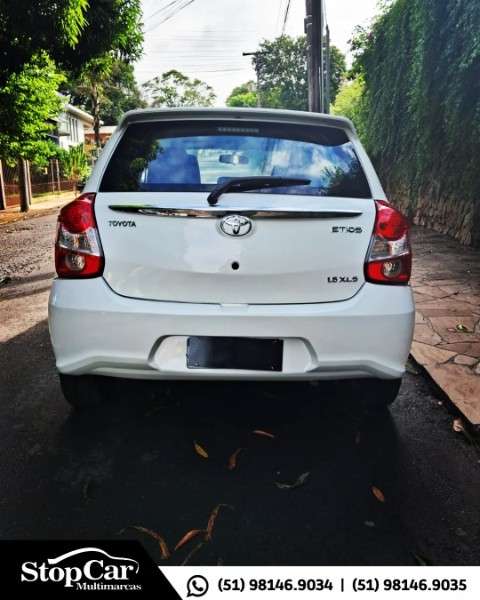 TOYOTA ETIOS 1.5 XLS HATCH 2018/2018 STOPCAR MULTIMARCAS ESTRELA / Carros no Vale