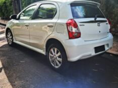 TOYOTA ETIOS 1.5 XLS HATCH 2018/2018 STOPCAR MULTIMARCAS ESTRELA / Carros no Vale