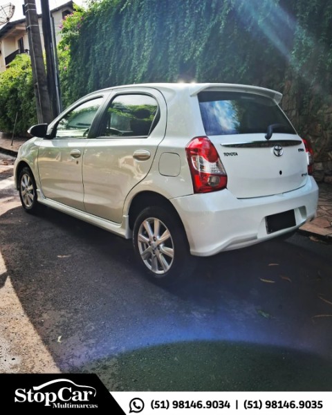 TOYOTA ETIOS 1.5 XLS HATCH 2018/2018 STOPCAR MULTIMARCAS ESTRELA / Carros no Vale