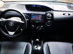 TOYOTA ETIOS 1.5 XLS HATCH 2018/2018 STOPCAR MULTIMARCAS ESTRELA / Carros no Vale