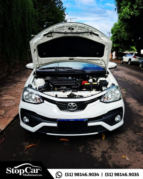 TOYOTA ETIOS 1.5 XLS HATCH 2018/2018 STOPCAR MULTIMARCAS ESTRELA / Carros no Vale