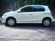 TOYOTA ETIOS 1.5 XLS HATCH 2018/2018 STOPCAR MULTIMARCAS ESTRELA / Carros no Vale