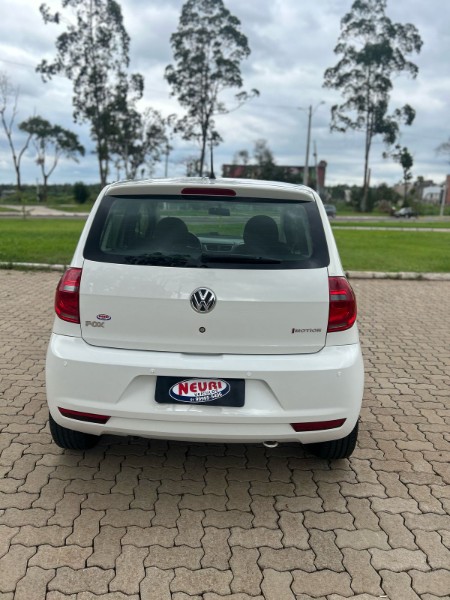 VOLKSWAGEN FOX 1.6 IMOTION TOTAL /2014 NEURI VEÍCULOS LAJEADO / Carros no Vale