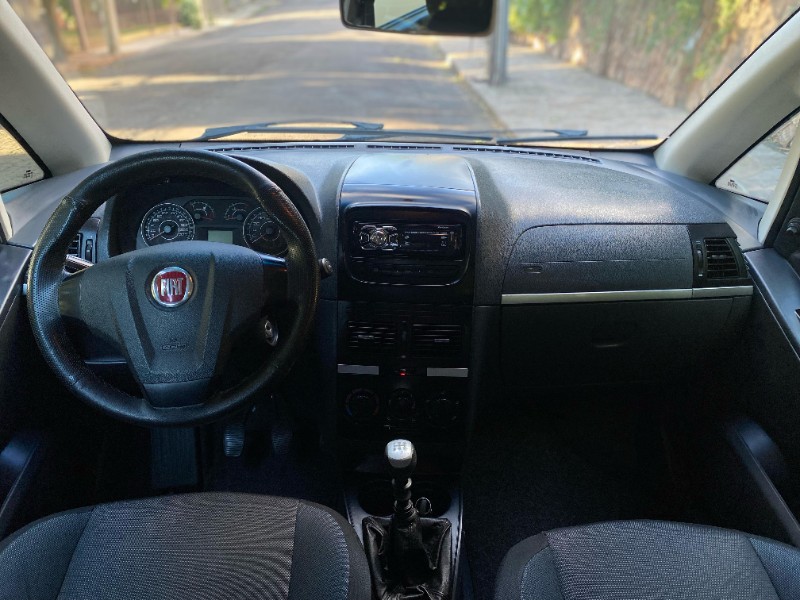 FIAT IDEA ATTRACTIVE 1.4 2012/2013 ESTAÇÃO DO CARRO ESTRELA / Carros no Vale