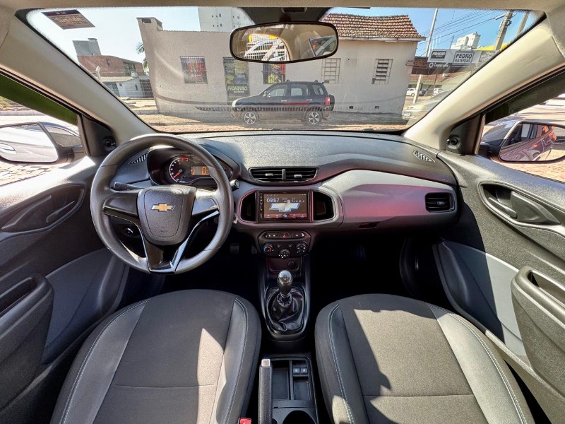 CHEVROLET ONIX PLUS JOY BLACK EDITION 1.0 8V 2021/2021 AR MULTIMARCAS VENÂNCIO AIRES / Carros no Vale