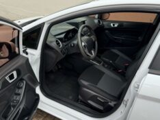 FORD NEW FIESTA HATCH I/ SE HA /2018 IDEAL VEÍCULOS LAJEADO / Carros no Vale