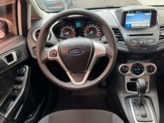 FORD NEW FIESTA HATCH I/ SE HA /2018 IDEAL VEÍCULOS LAJEADO / Carros no Vale