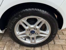 FORD NEW FIESTA HATCH I/ SE HA /2018 IDEAL VEÍCULOS LAJEADO / Carros no Vale