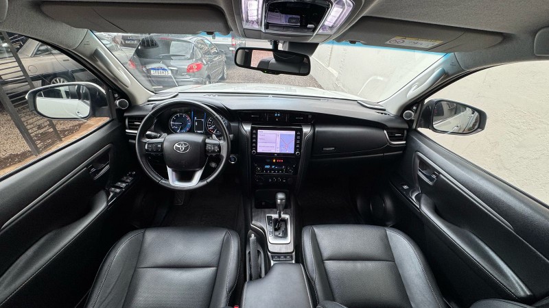 TOYOTA HILUX SW4 2.8 SRX /2021 IDEAL VEÍCULOS LAJEADO / Carros no Vale