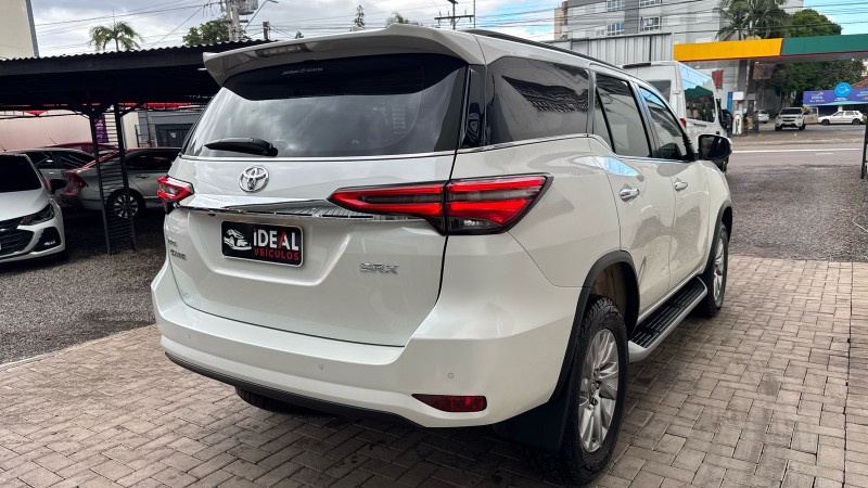 TOYOTA HILUX SW4 2.8 SRX /2021 IDEAL VEÍCULOS LAJEADO / Carros no Vale