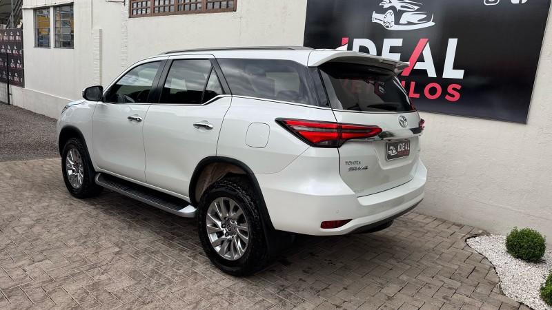 TOYOTA HILUX SW4 2.8 SRX /2021 IDEAL VEÍCULOS LAJEADO / Carros no Vale