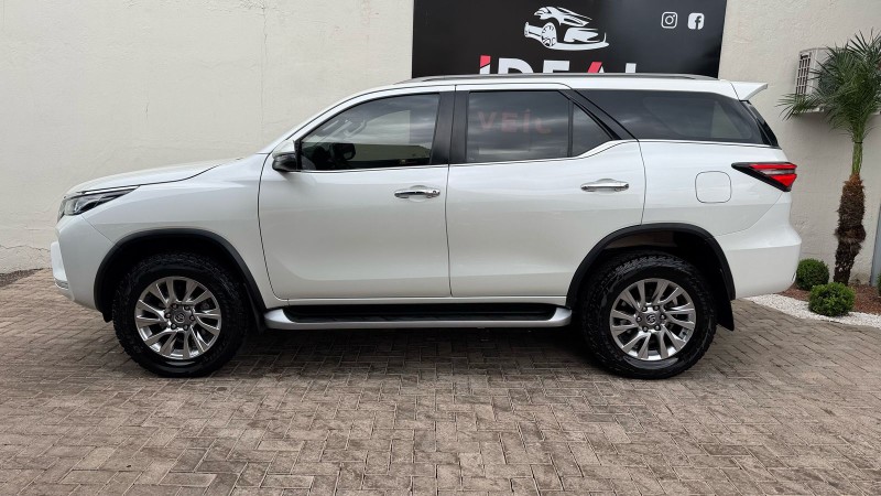 TOYOTA HILUX SW4 2.8 SRX /2021 IDEAL VEÍCULOS LAJEADO / Carros no Vale