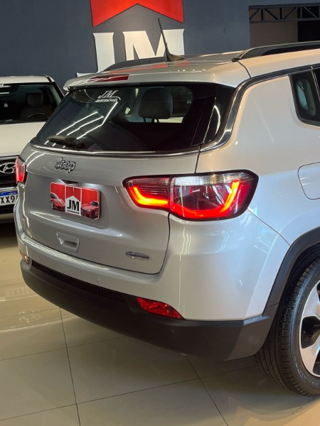 JEEP COMPASS 2.0 16V LONGITUDE 2018/2018 JM AUTOMÓVEIS VENÂNCIO AIRES / Carros no Vale