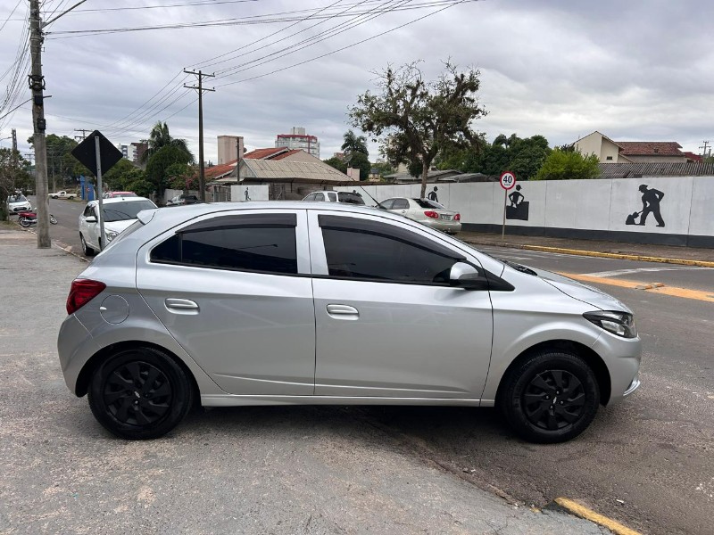 CHEVROLET ONIX HATCH LT 1.0 8V FLEXPOWER 5P MEC. 2019/2019 LS MULTIMARCAS VENÂNCIO AIRES / Carros no Vale