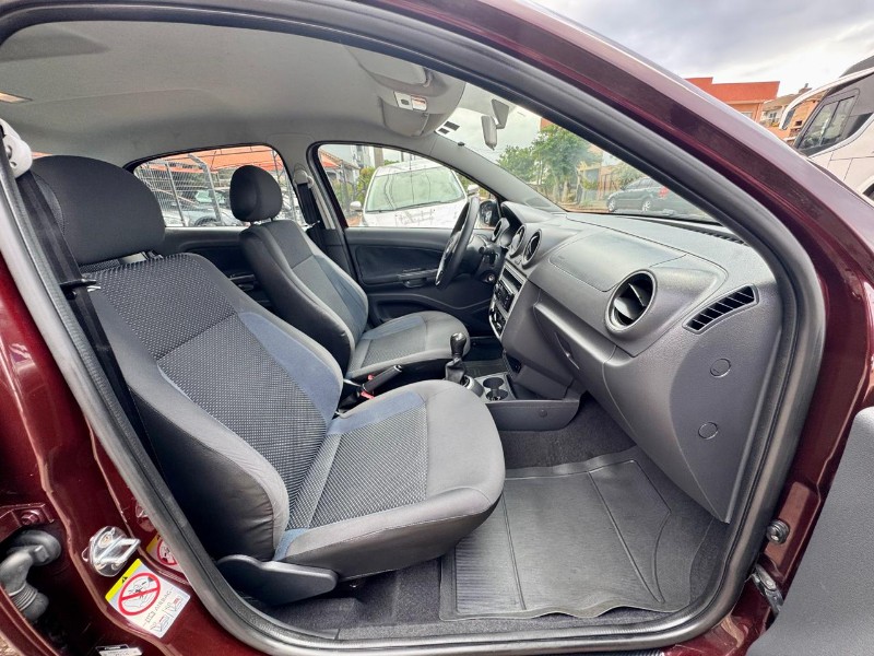 VOLKSWAGEN VOYAGE 1.0 CITY MI TOTAL FLEX 8V 4P 2014/2015 AR MULTIMARCAS VENÂNCIO AIRES / Carros no Vale