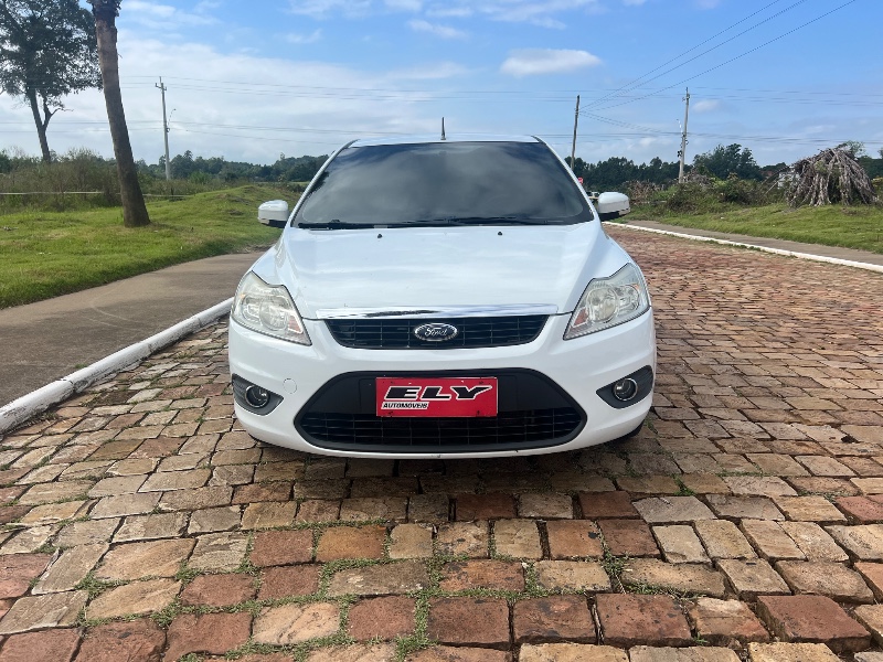 FORD FOCUS 1.6 2013/2013 ELY AUTOMÓVEIS LAJEADO / Carros no Vale