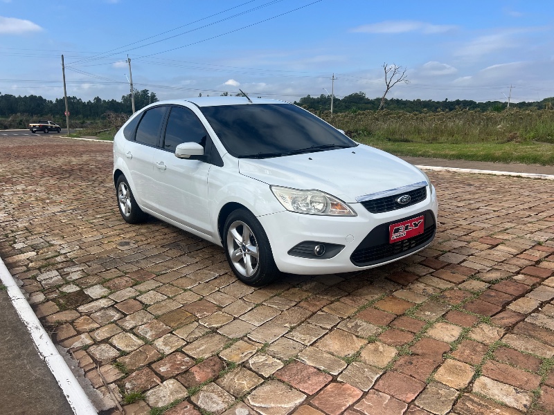 FORD FOCUS 1.6 2013/2013 ELY AUTOMÓVEIS LAJEADO / Carros no Vale