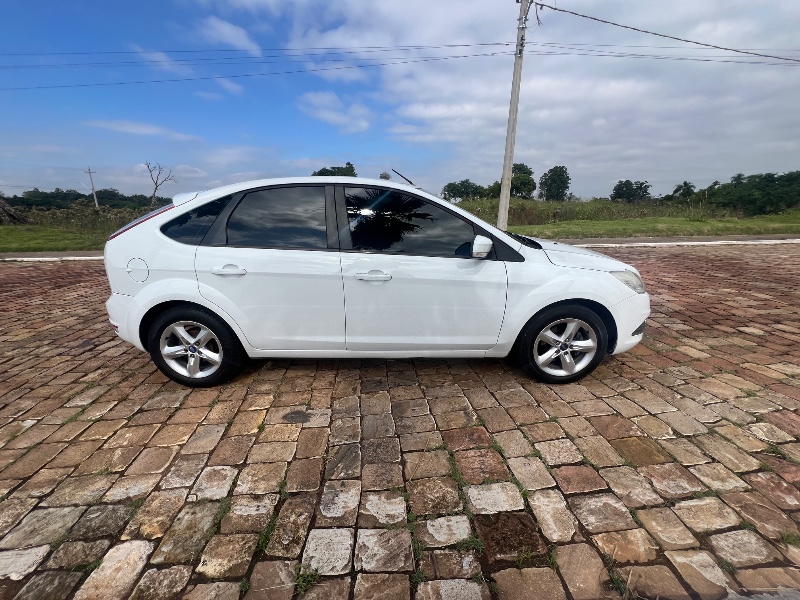 FORD FOCUS 1.6 2013/2013 ELY AUTOMÓVEIS LAJEADO / Carros no Vale