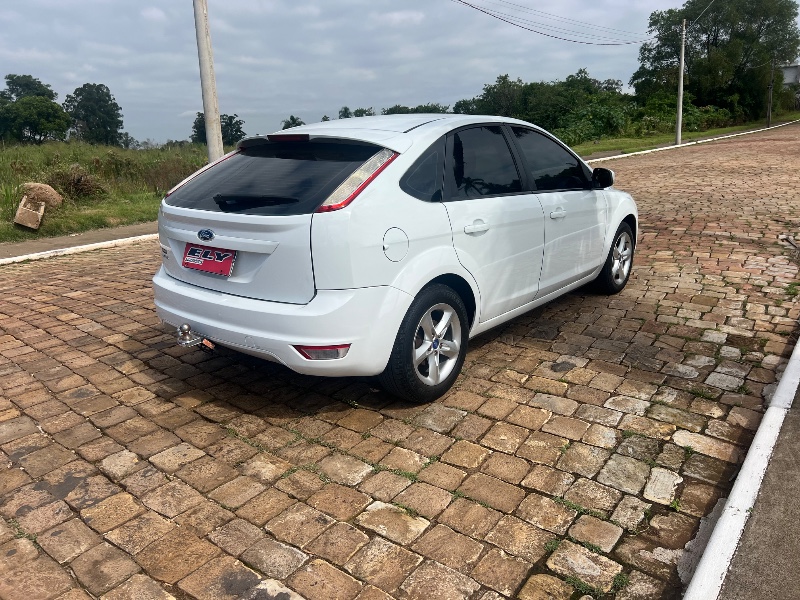FORD FOCUS 1.6 2013/2013 ELY AUTOMÓVEIS LAJEADO / Carros no Vale