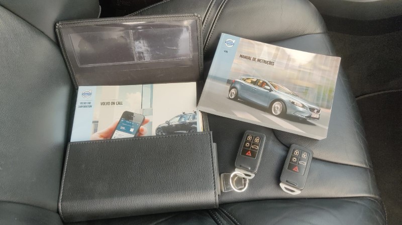 VOLVO V40 T4 2.0 TURBO - 2014