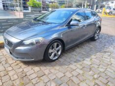 VOLVO V40 T4 2.0 TURBO 2013/2014 ALTERNATIVA VEÍCULOS LAJEADO / Carros no Vale