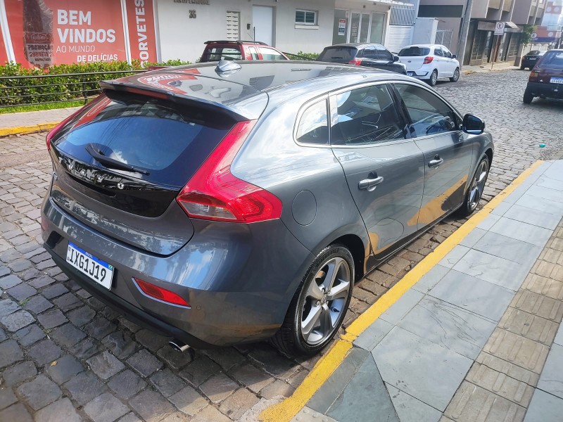 VOLVO V40 T4 2.0 TURBO - 2014