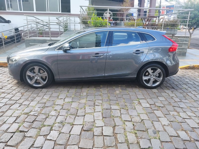 VOLVO V40 T4 2.0 TURBO - 2014