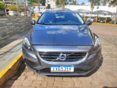 VOLVO V40 T4 2.0 TURBO 2013/2014 ALTERNATIVA VEÍCULOS LAJEADO / Carros no Vale