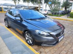 VOLVO V40 T4 2.0 TURBO 2013/2014 ALTERNATIVA VEÍCULOS LAJEADO / Carros no Vale