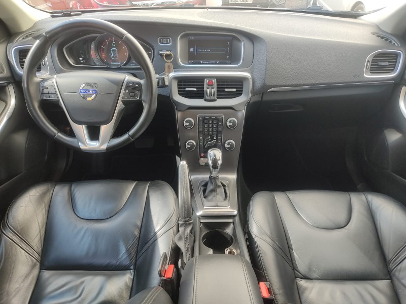 VOLVO V40 T4 2.0 TURBO - 2014