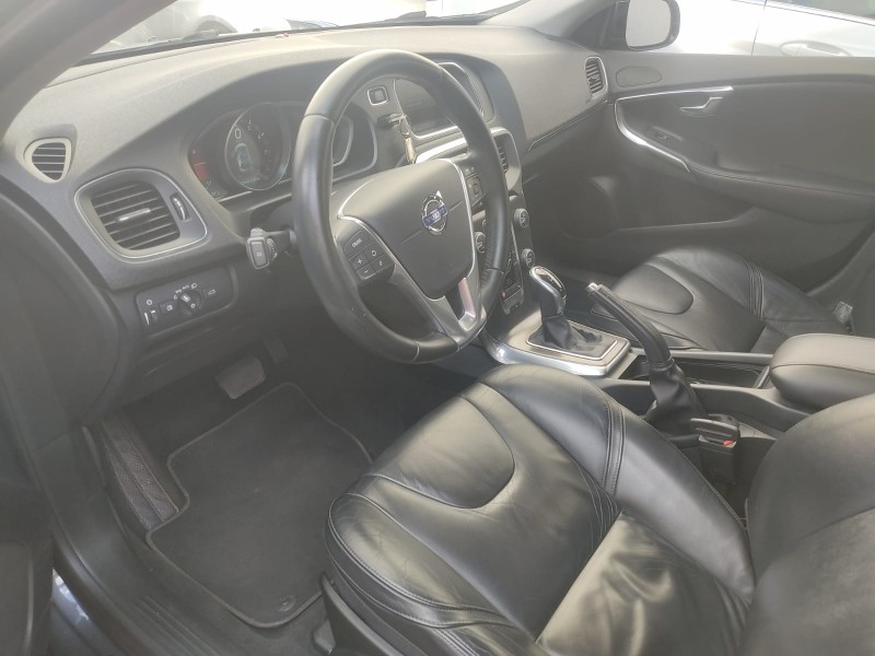 VOLVO V40 T4 2.0 TURBO - 2014