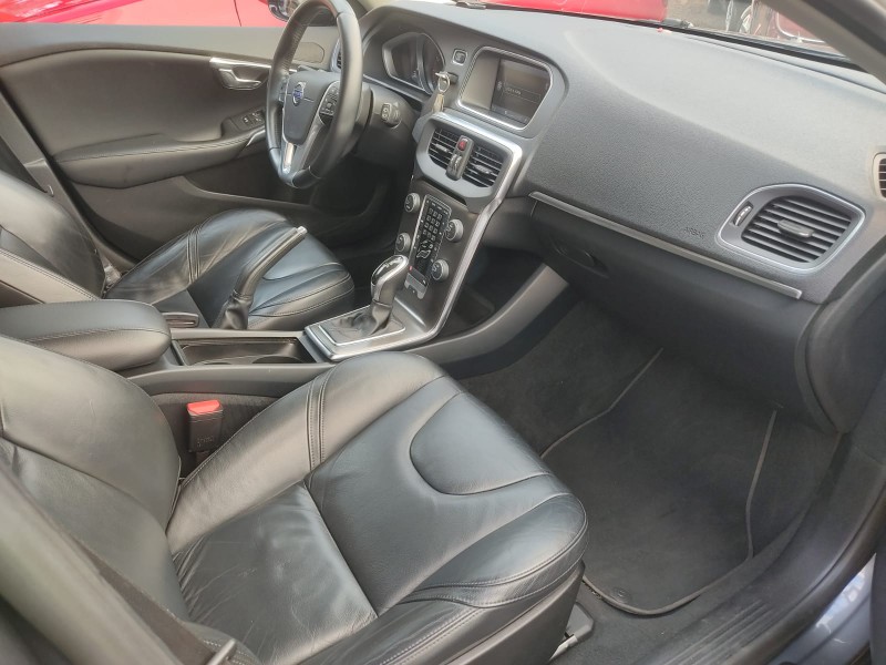 VOLVO V40 T4 2.0 TURBO - 2014