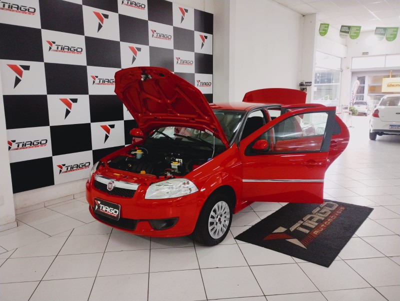 FIAT SIENA 1.0 CELEBRATION 8V 2015/2015 TIAGO AUTOMÓVEIS VENÂNCIO AIRES / Carros no Vale
