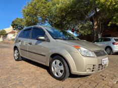 FORD FIESTA SE 1.0 8V FLEX 5P 2010/2010 COMPLETO VEÍCULOS GUAPORÉ / Carros no Vale