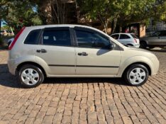 FORD FIESTA SE 1.0 8V FLEX 5P 2010/2010 COMPLETO VEÍCULOS GUAPORÉ / Carros no Vale